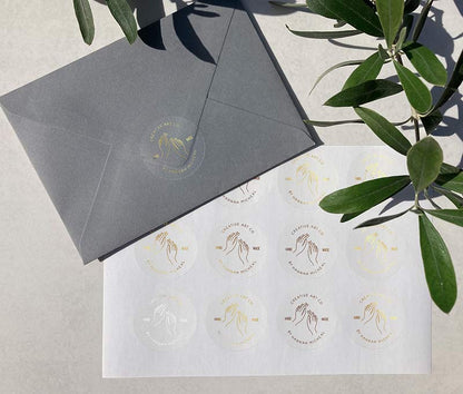 Rokām darināts ar mīlestību uzlīmes ar personalizētu nosaukumu 